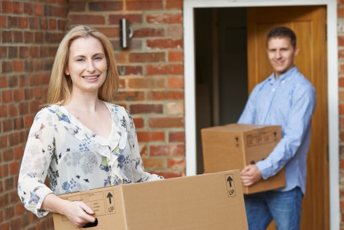 East Ham moving van service for apartment and residential access
